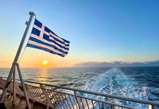 Dá para andar entre as ilhas da Grécia de ferry boat?