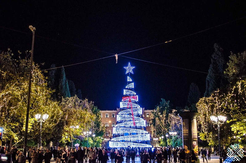 Árvore de Natal no centro de Atenas