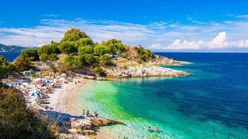 Praia de Corfu, na Grécia