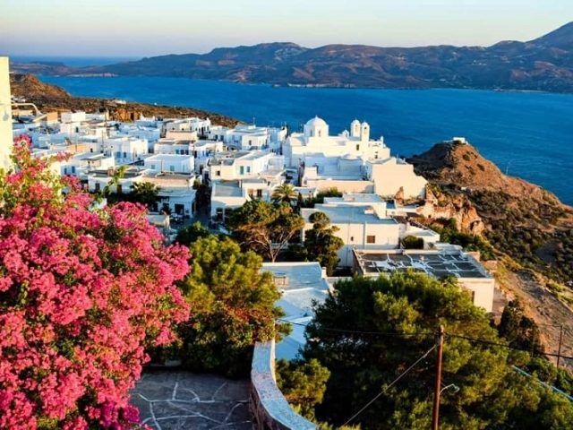 Como andar pela ilha de Milos na Grécia