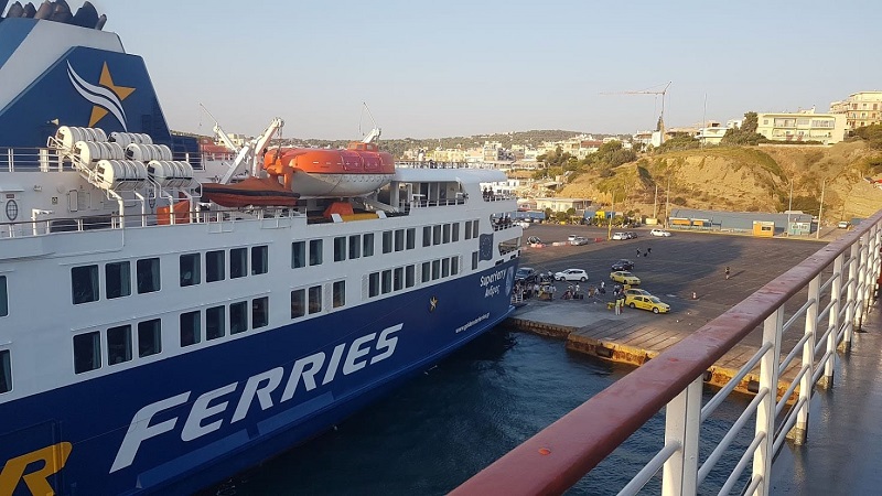 Como ir a Mykonos y Santorini desde Atenas (fácil por ferry y avión)