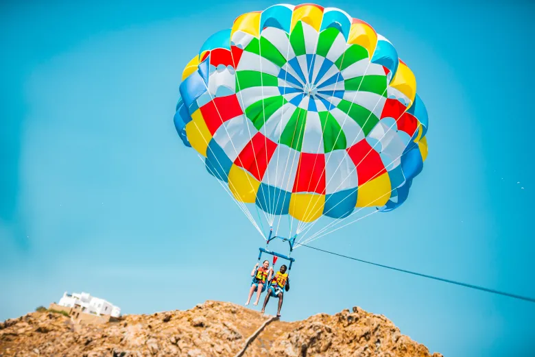 Como fazer parasailing/parapente em Mykonos