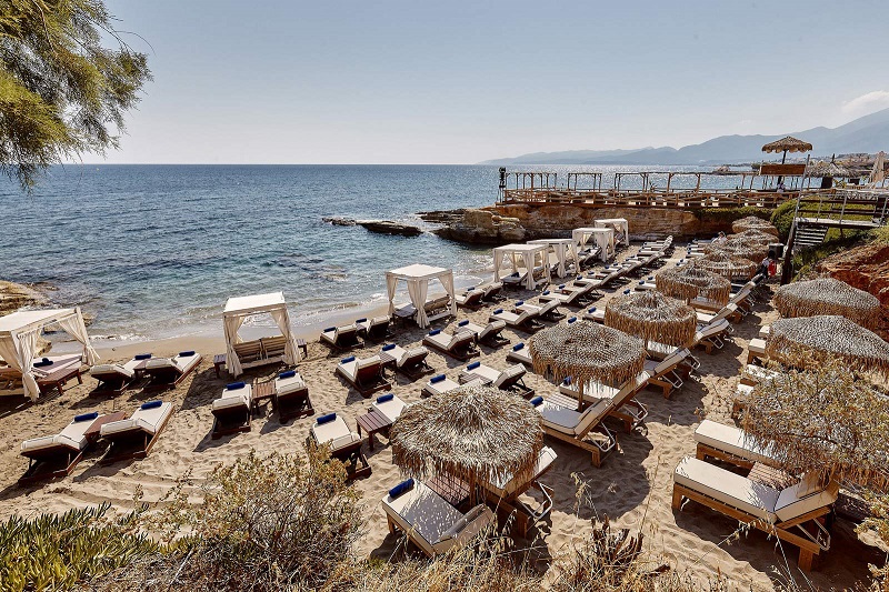 Praia com estrutura em Creta