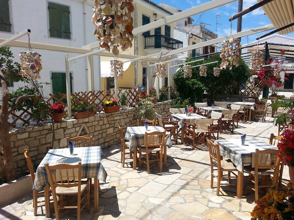 Taverna Pounentes, Paxos e Antipaxos