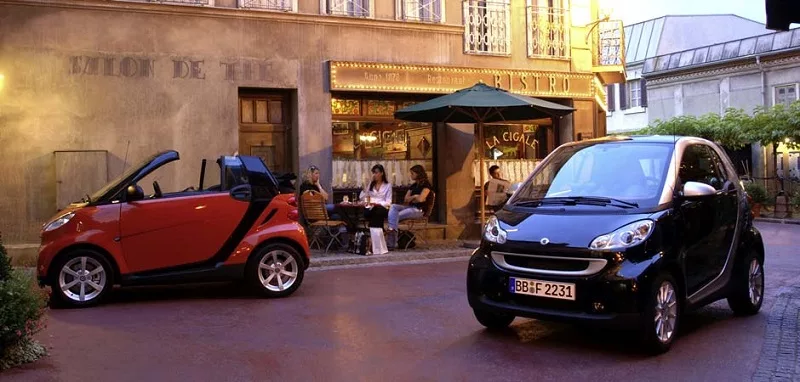 Carros nas ruas de Atenas