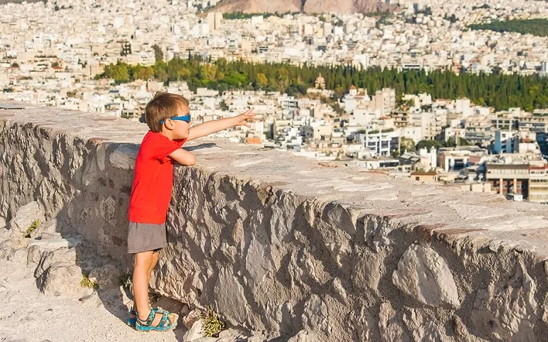 Criança em Atenas