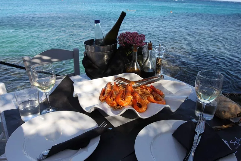 Prato do restaurante Spilia Seaside em Mykonos