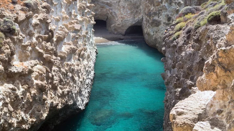 Pontos turísticos em Milos na Grécia