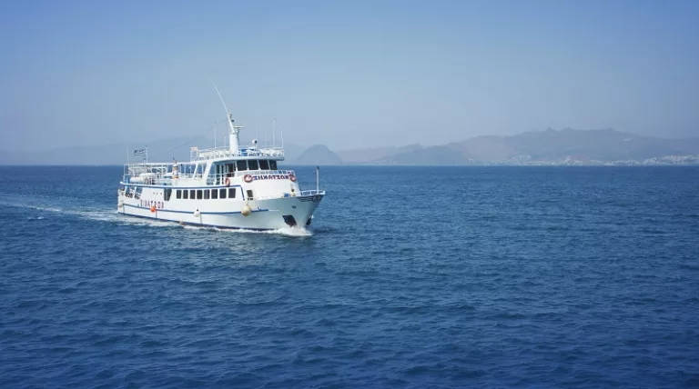 Vale a pena usar ferry boat na Grécia? É bom?