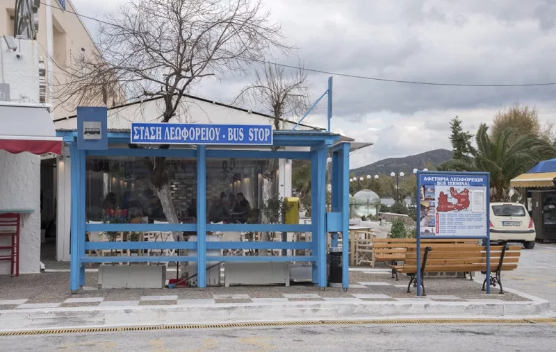 Parada de ônibus em Milos