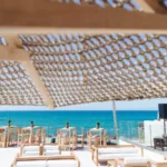 Qual é a praia com melhor estrutura em Creta?