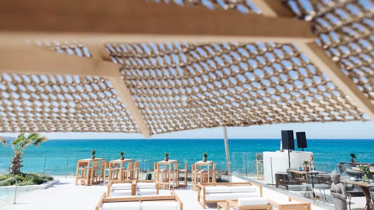 Qual é a praia com melhor estrutura em Creta?