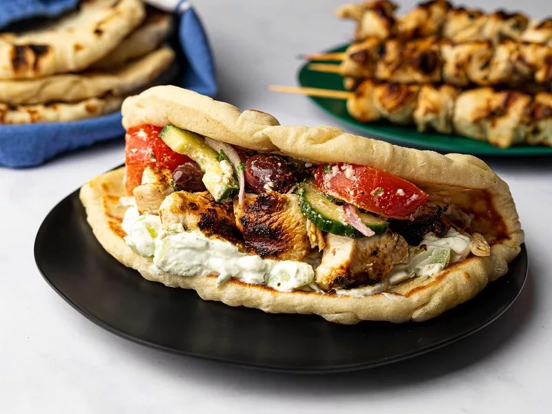 Souvlaki em pão pita